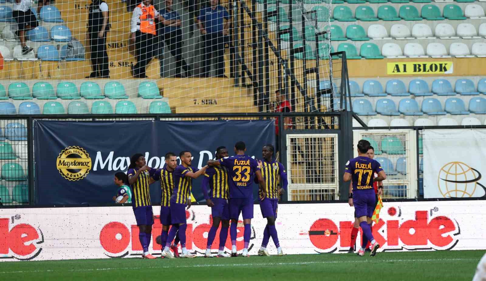 Trendyol Süper Lig: Eyüpspor: 1 - Alanyaspor: 1 (İlk yarı)