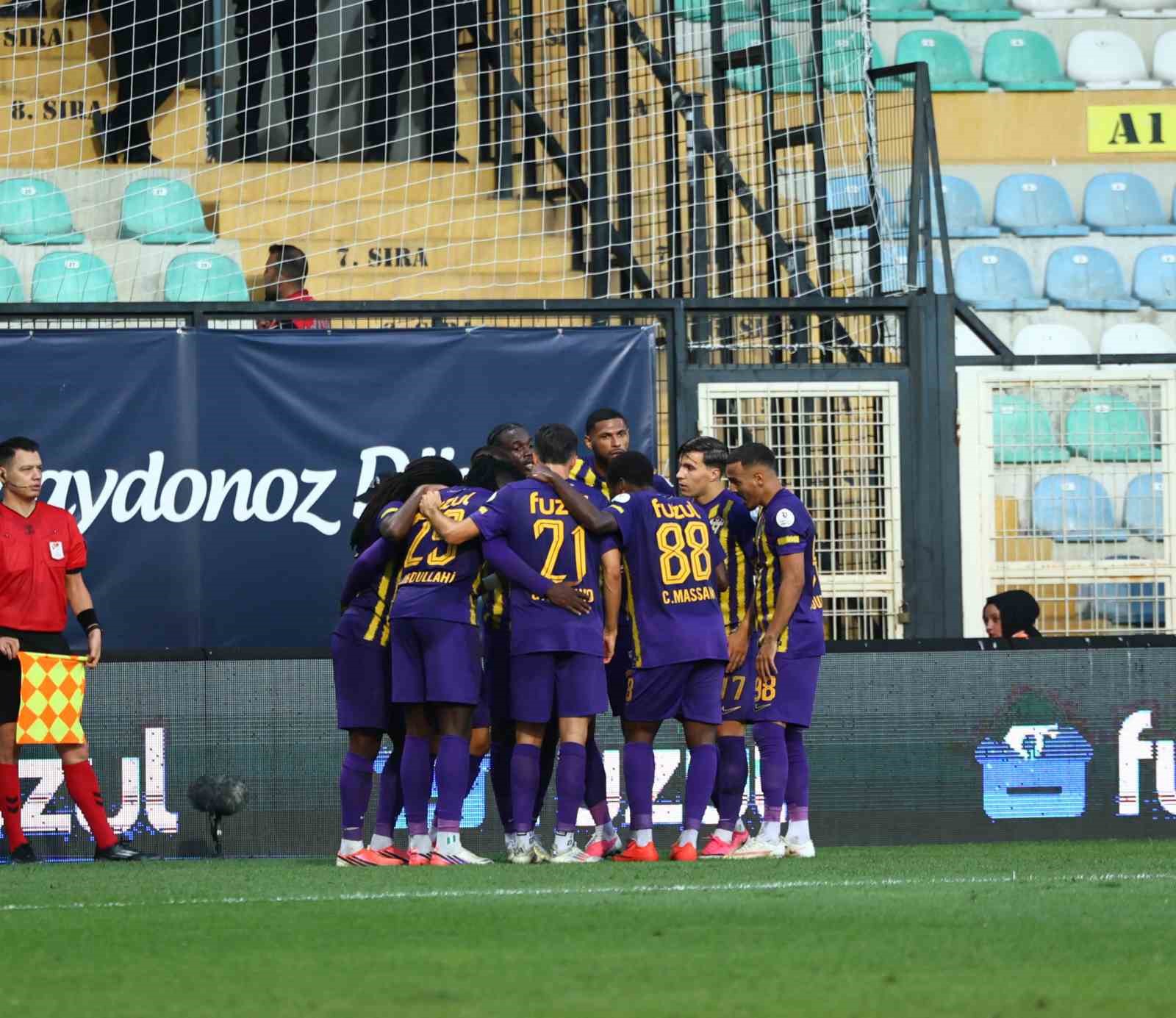 Trendyol Süper Lig: Eyüpspor: 1 - Alanyaspor: 1 (İlk yarı)