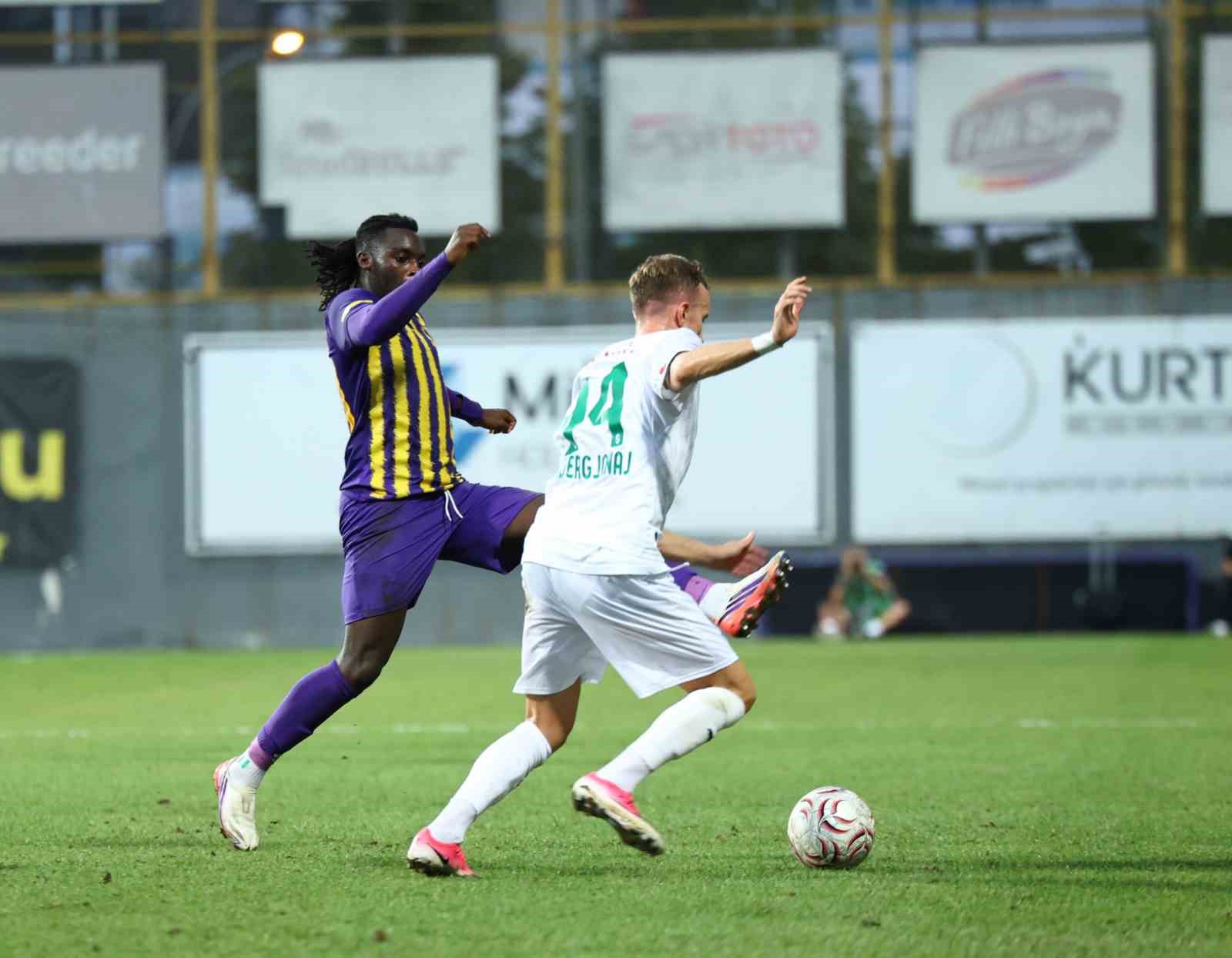 Trendyol Süper Lig: Eyüpspor: 1 - Alanyaspor: 1 (İlk yarı)
