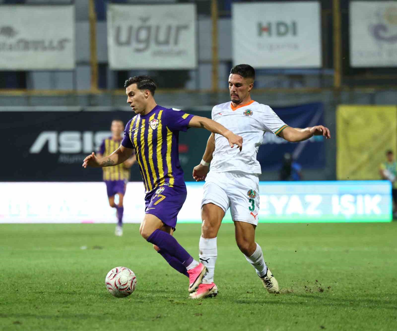 Trendyol Süper Lig: Eyüpspor: 1 - Alanyaspor: 1 (İlk yarı)