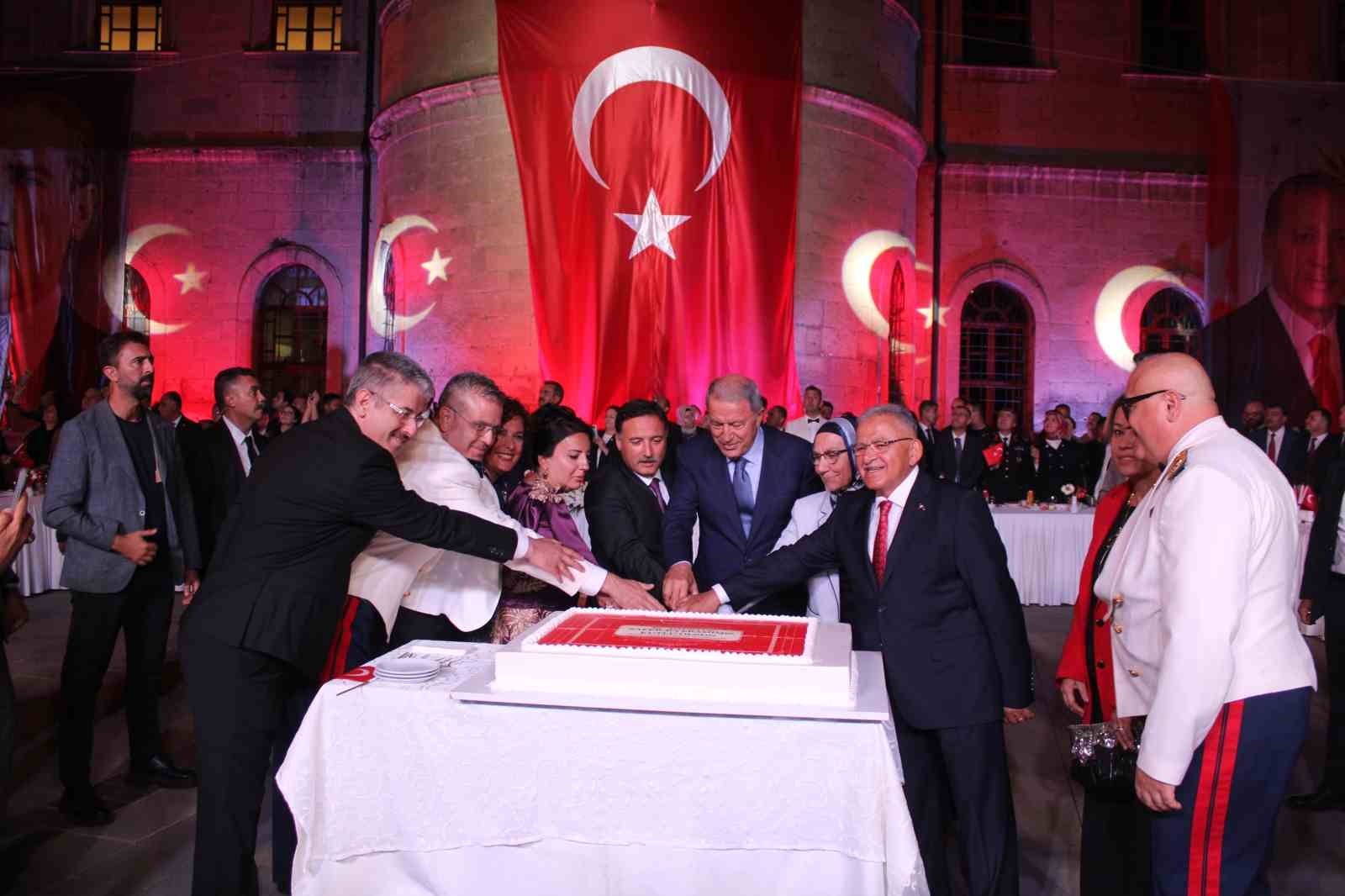 Vali Çiçek: "Biz tehdit edilebilecek bir devlet değiliz"