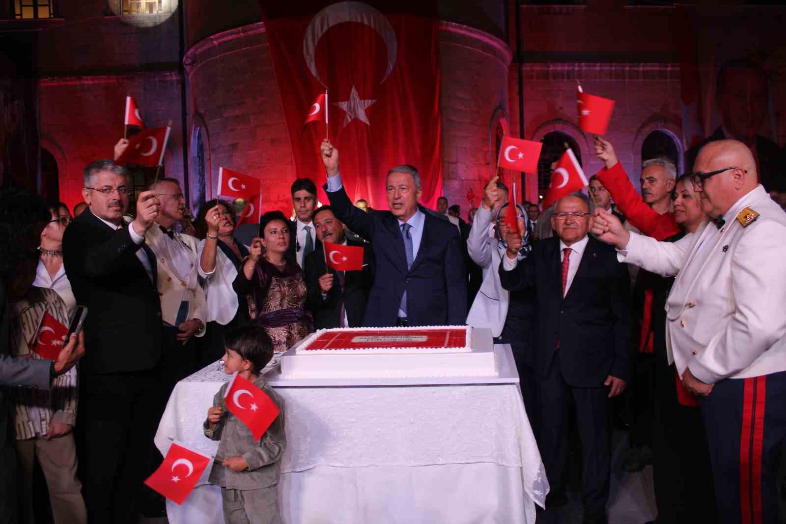 Vali Çiçek: "Biz tehdit edilebilecek bir devlet değiliz"