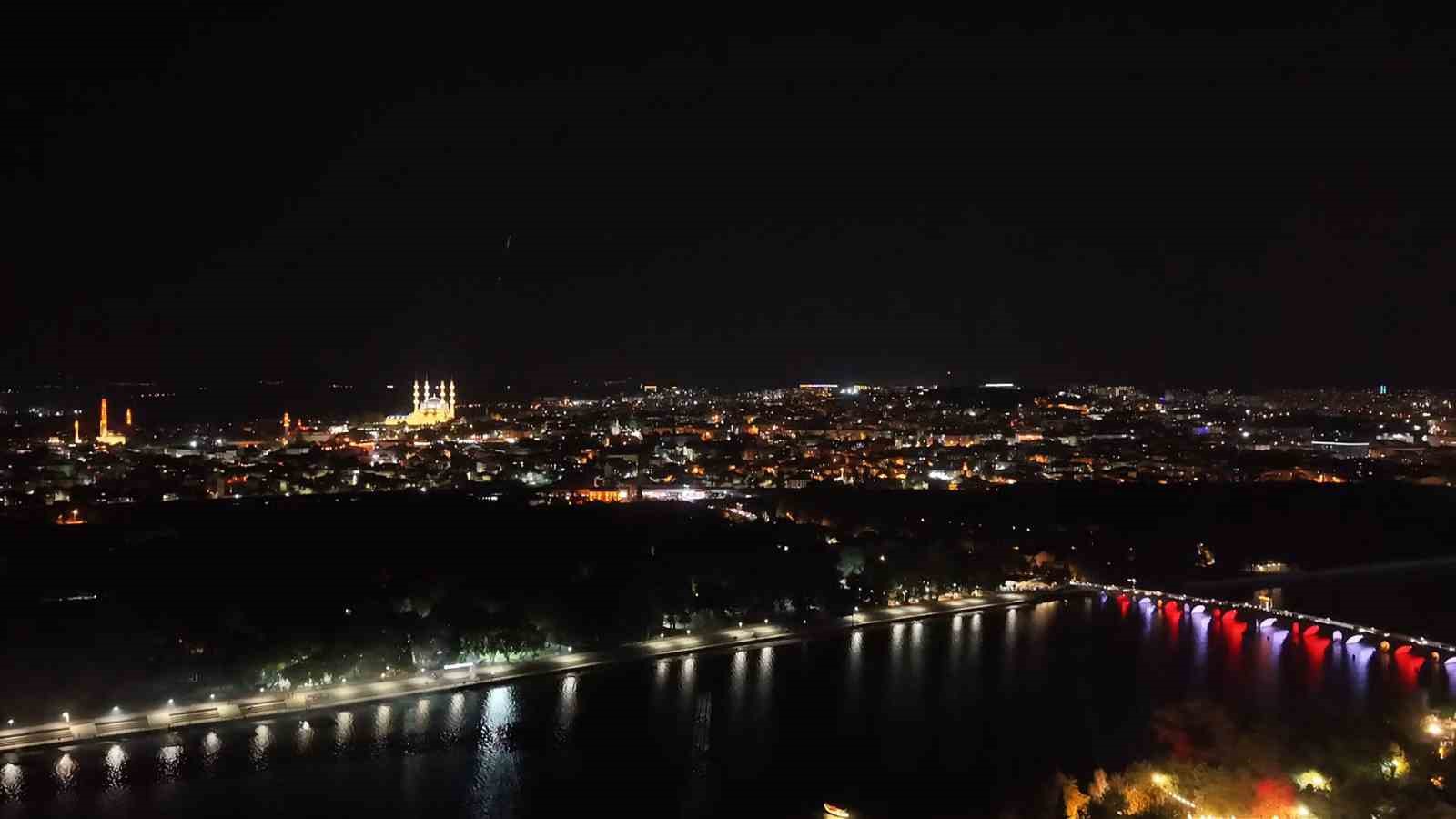 Edirne’de 30 Ağustos Zafer Bayramı resepsiyonu: Meriç Nehri’nde havai fişek gösterisi