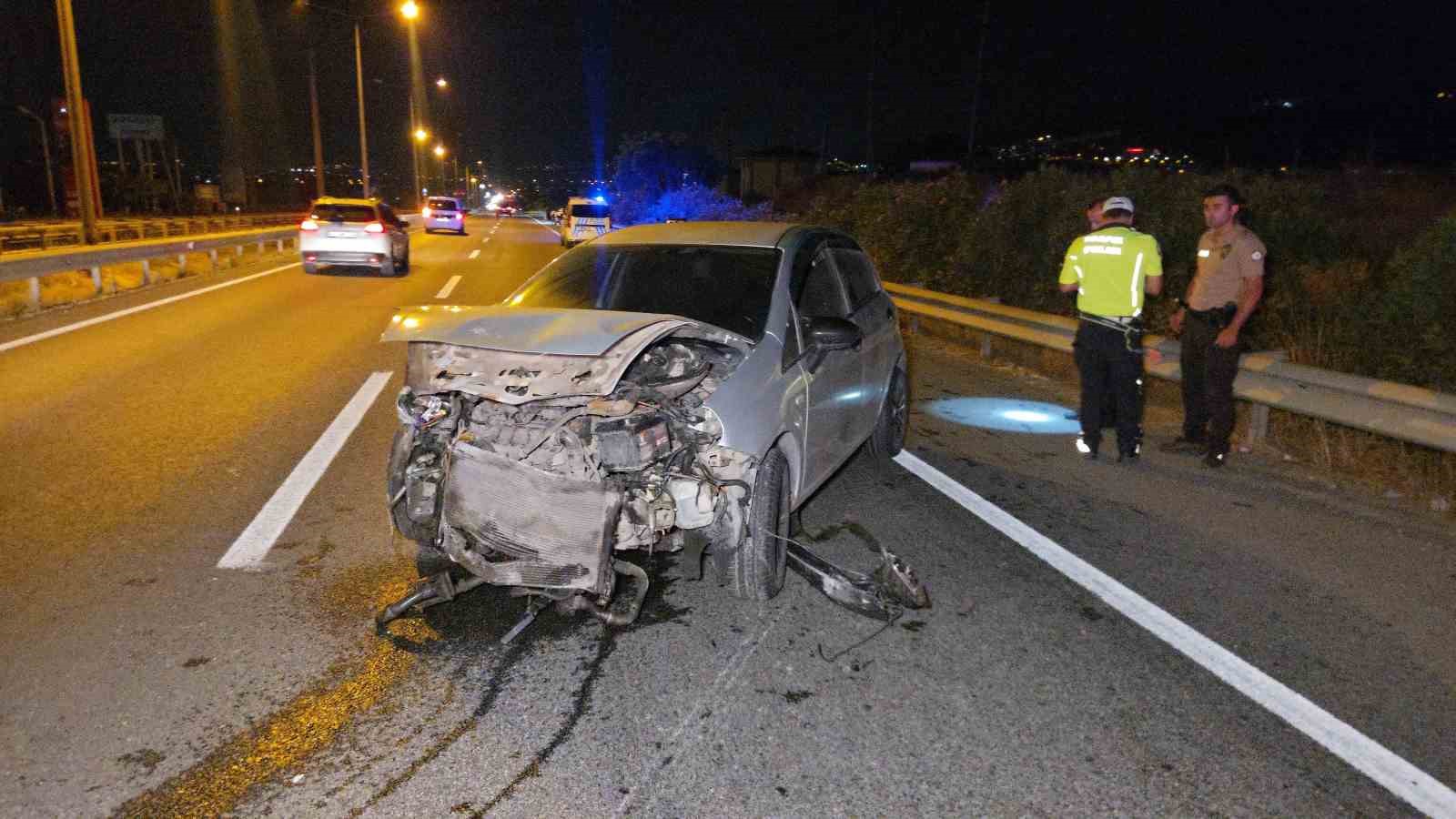 Bariyere çarpan otomobilin sürücüsü yaralandı