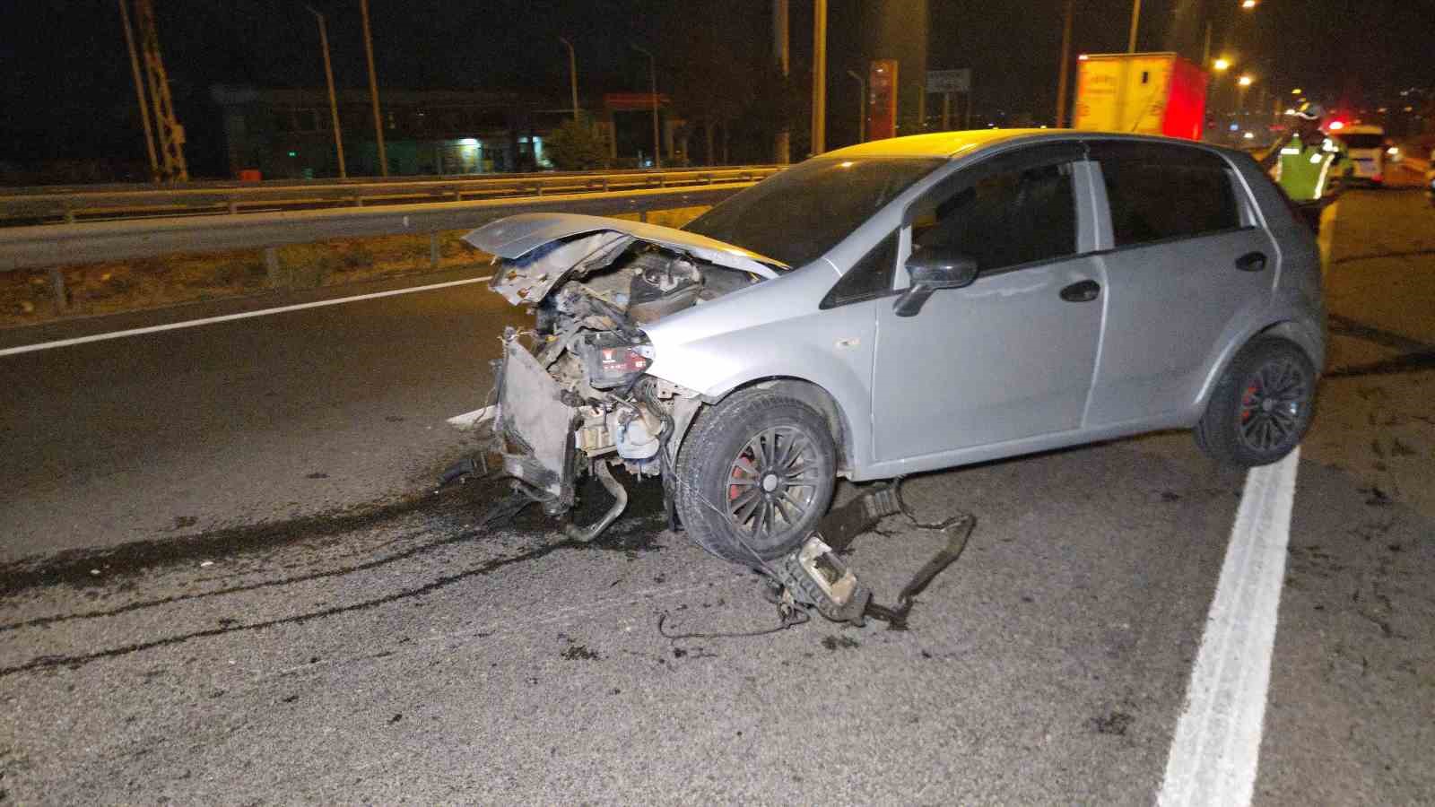 Bariyere çarpan otomobilin sürücüsü yaralandı
