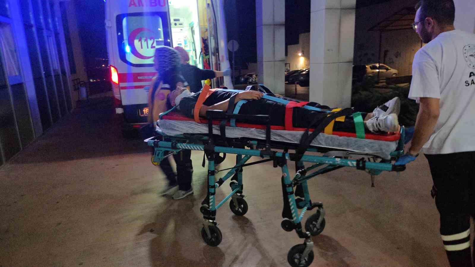 Bariyere çarpan otomobilin sürücüsü yaralandı