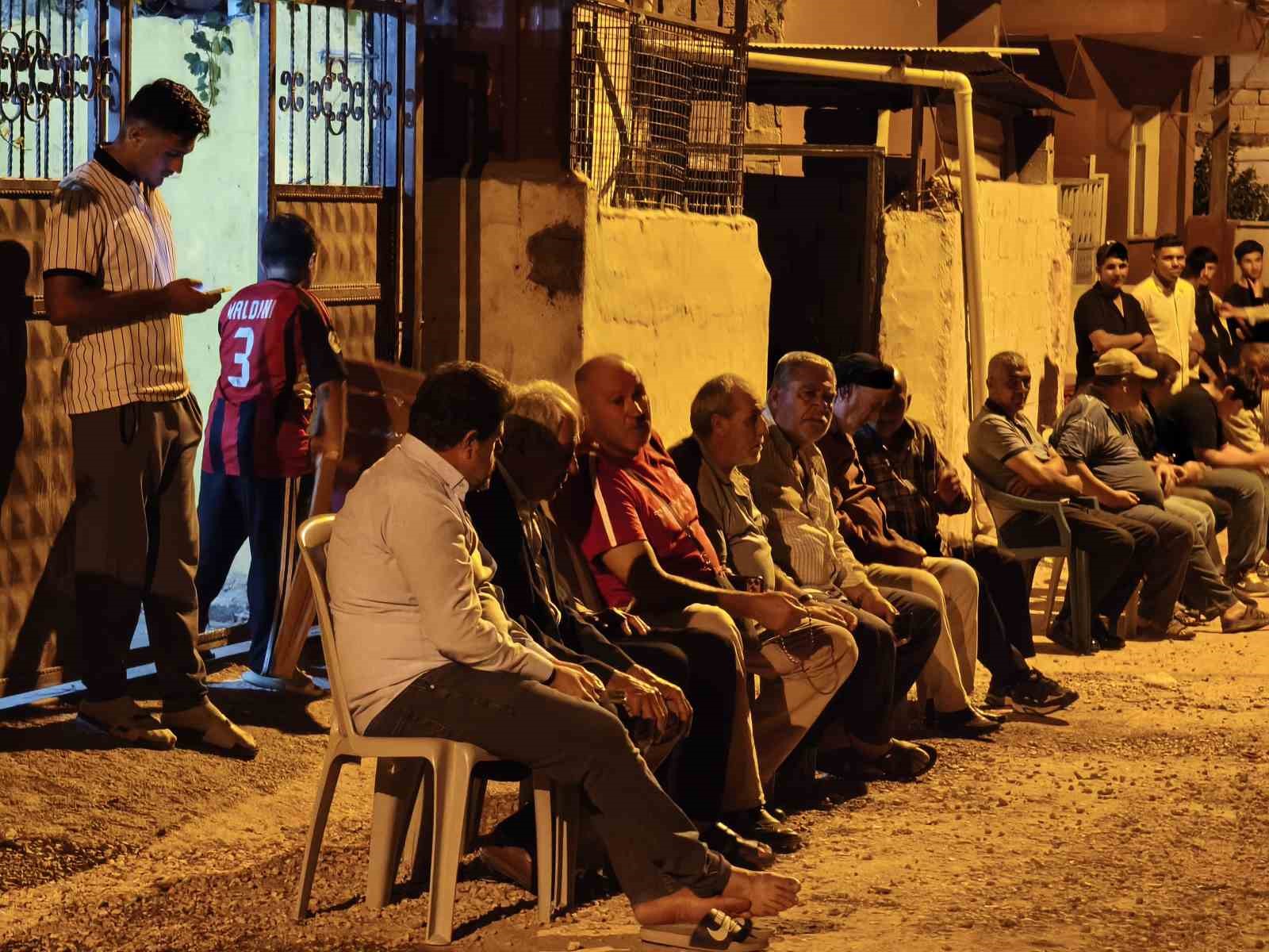 Batan gemide yolculuk yapan ağabey ve kardeşinden haber alınamıyor