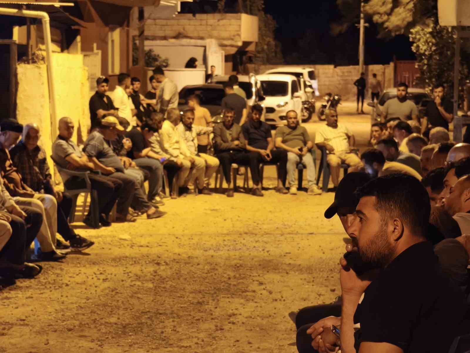 Batan gemide yolculuk yapan ağabey ve kardeşinden haber alınamıyor