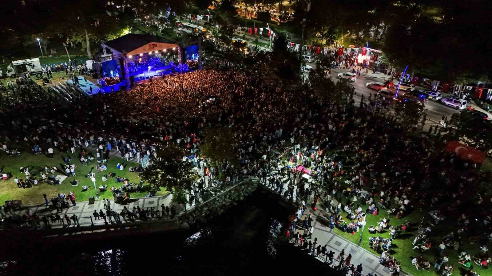 Beykoz’da 30 Ağustos Zafer Bayramı Coşkusu Bengü konseriyle zirveye ulaştı
