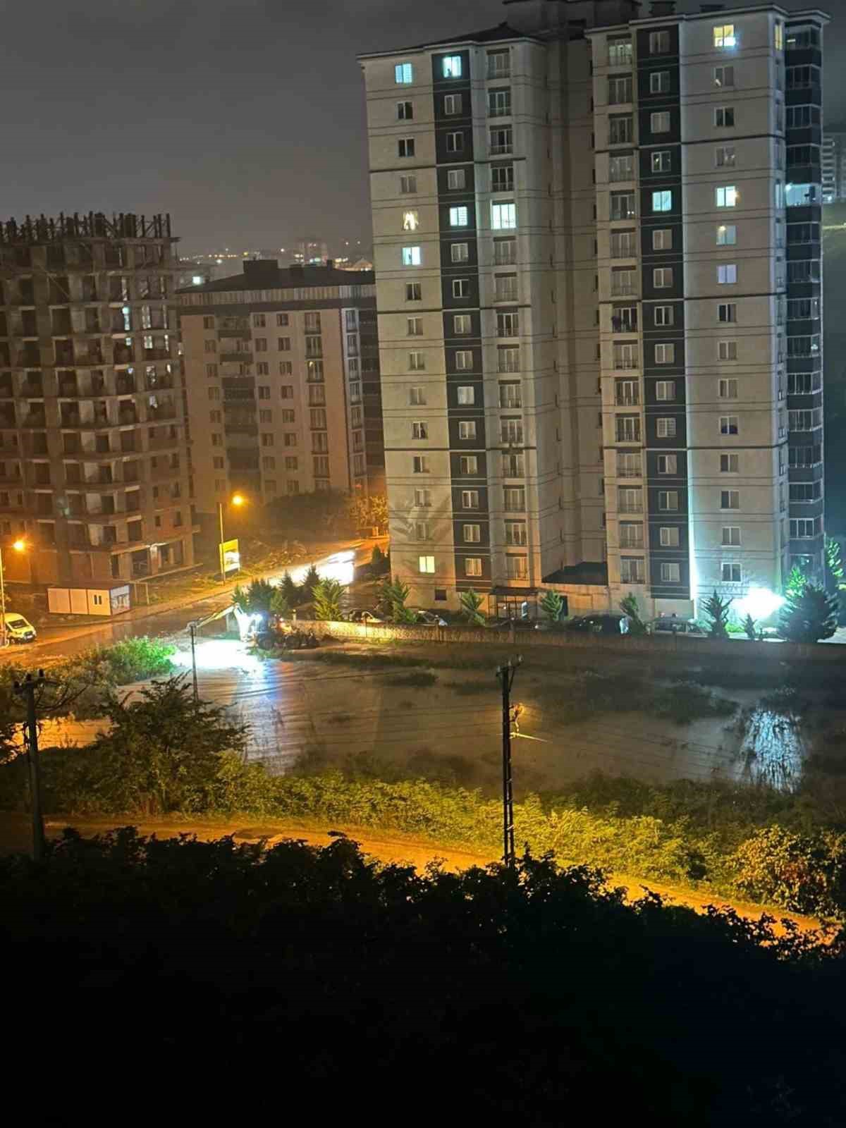 Fatsa’da sağanak: Yollar göle döndü