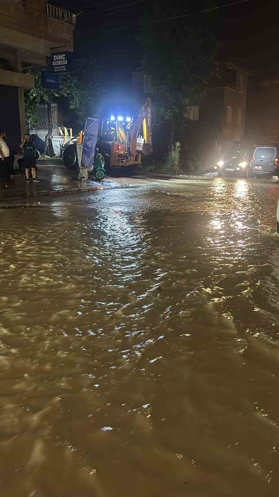 Fatsa’da sağanak: Yollar göle döndü