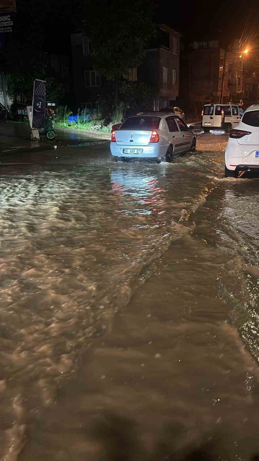 Fatsa’da sağanak: Yollar göle döndü