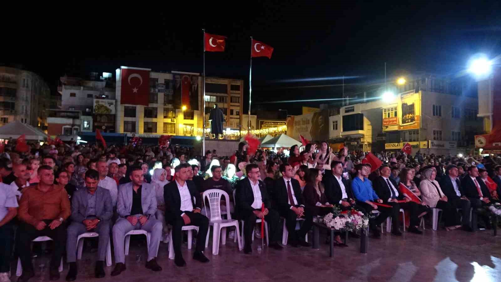 Kilis’te 30 Ağustos’ta Türkiye-Azerbaycan kardeşliği sahneye yansıdı
