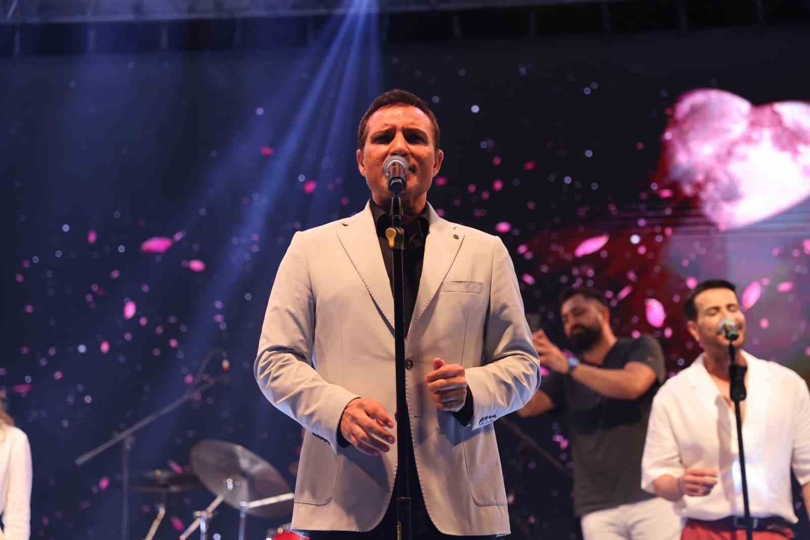 Çekmeköy’de Zafer Bayramı’nın 104. yılı coşkuyla kutlandı