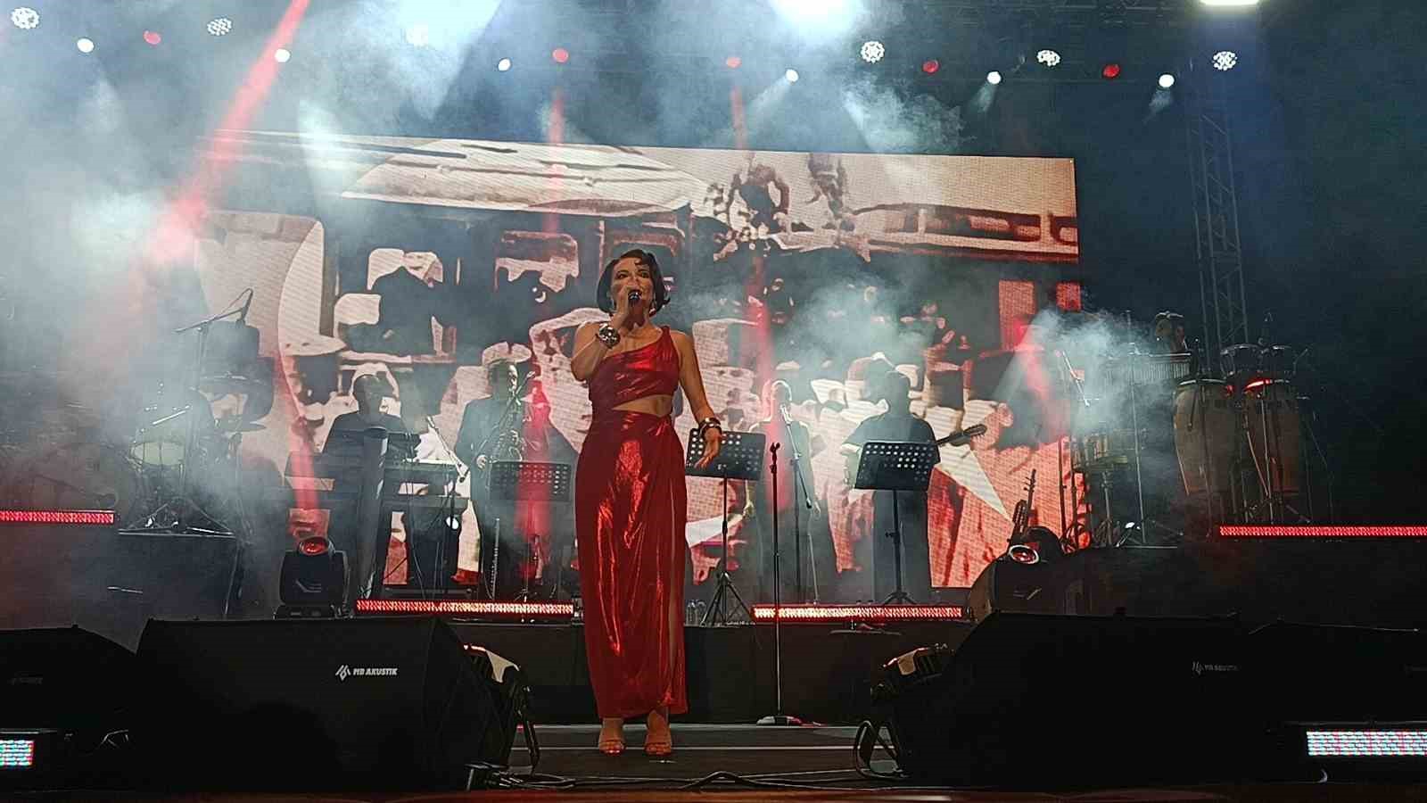 Edirne’de 30 Ağustos coşkusu Göksel konseriyle taçlandı
