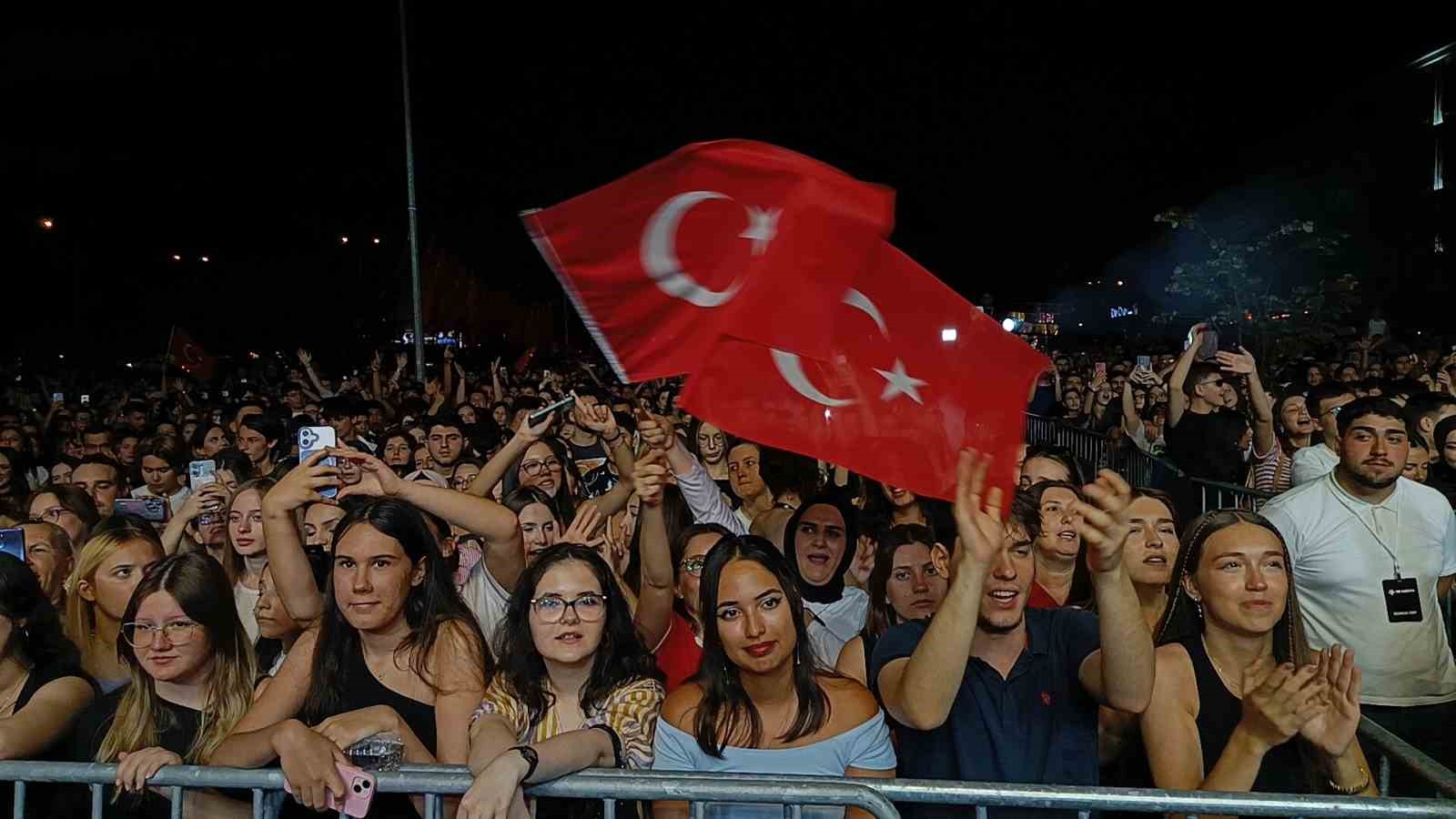 Edirne’de 30 Ağustos coşkusu Göksel konseriyle taçlandı