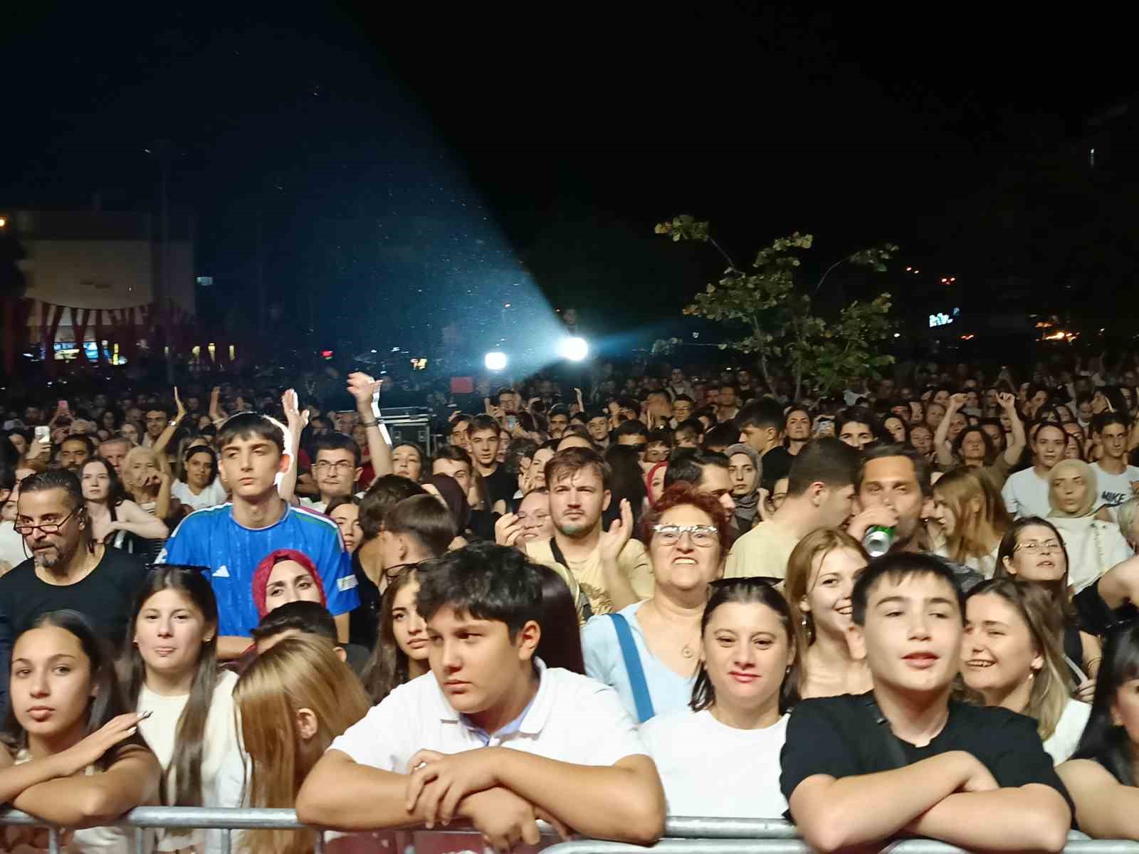 Edirne’de 30 Ağustos coşkusu Göksel konseriyle taçlandı
