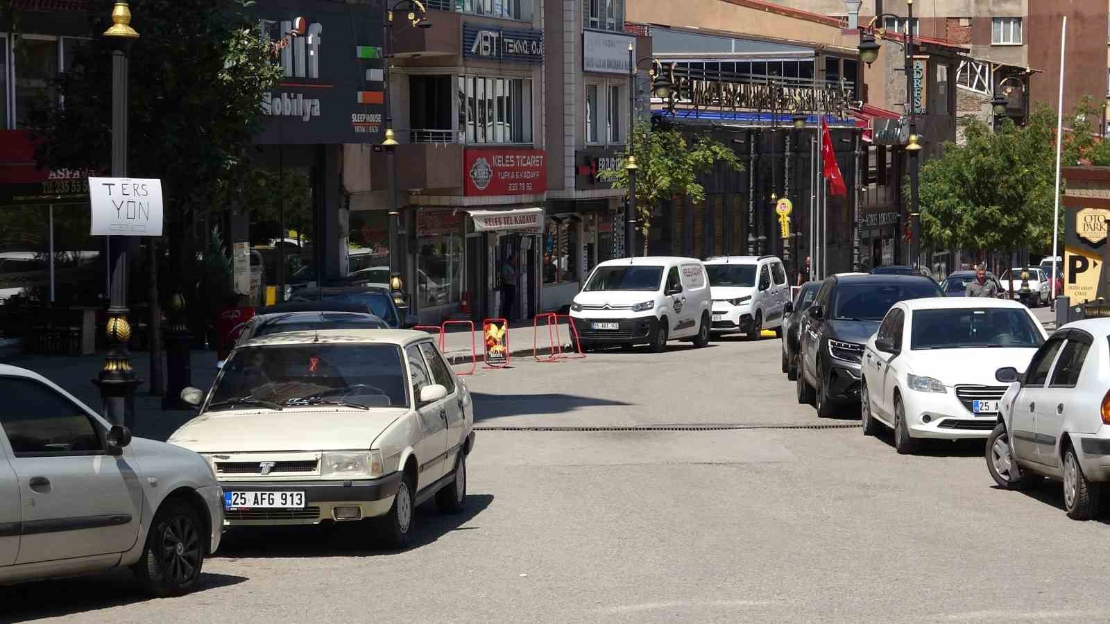 Esnafın kendi astığı tabela ses getirdi, belediye harekete geçti