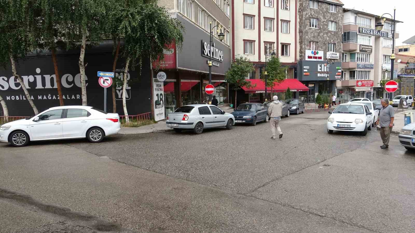 Esnafın kendi astığı tabela ses getirdi, belediye harekete geçti