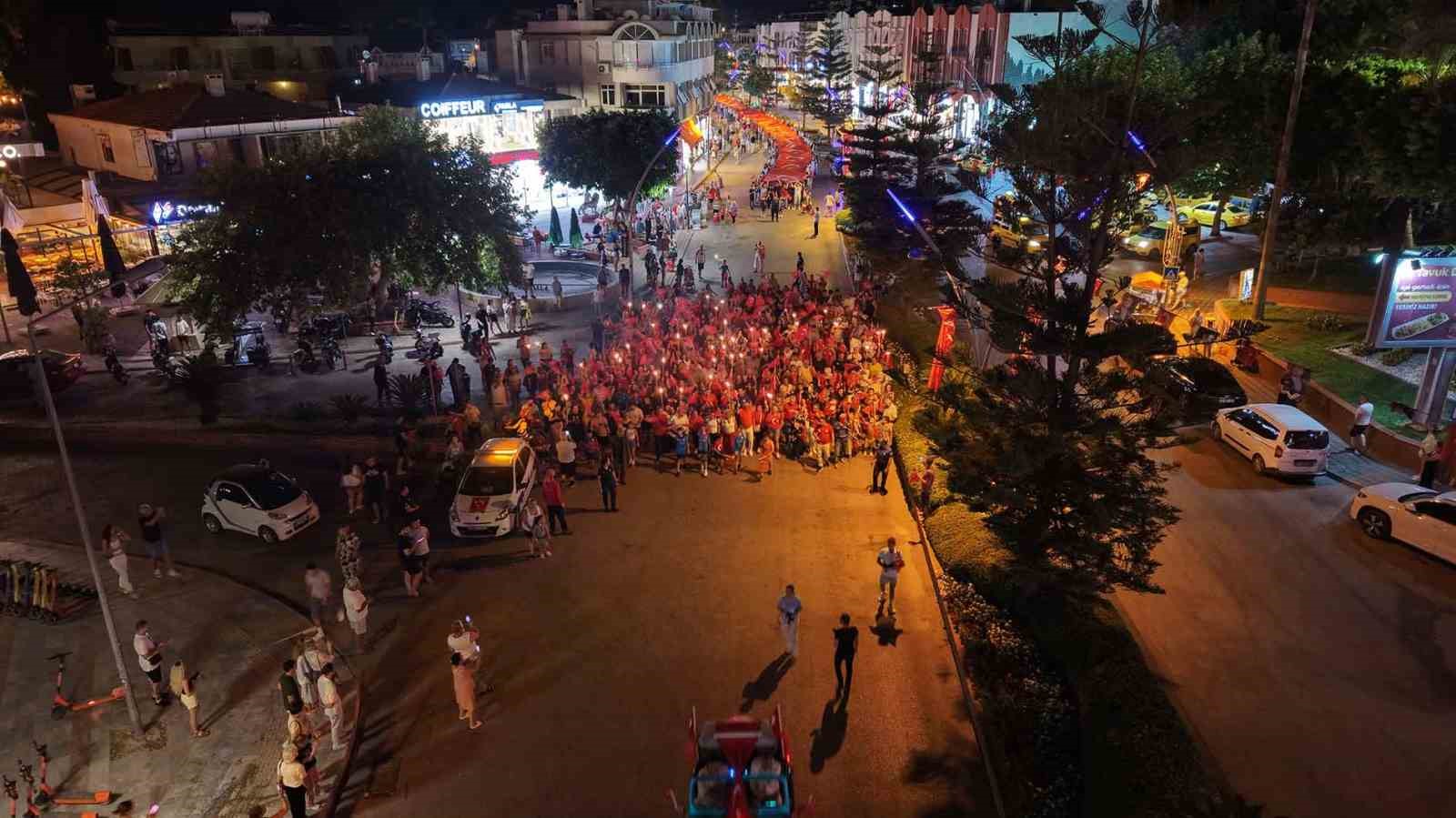 Kemer’de 30 Ağustos fener alayı coşkusu