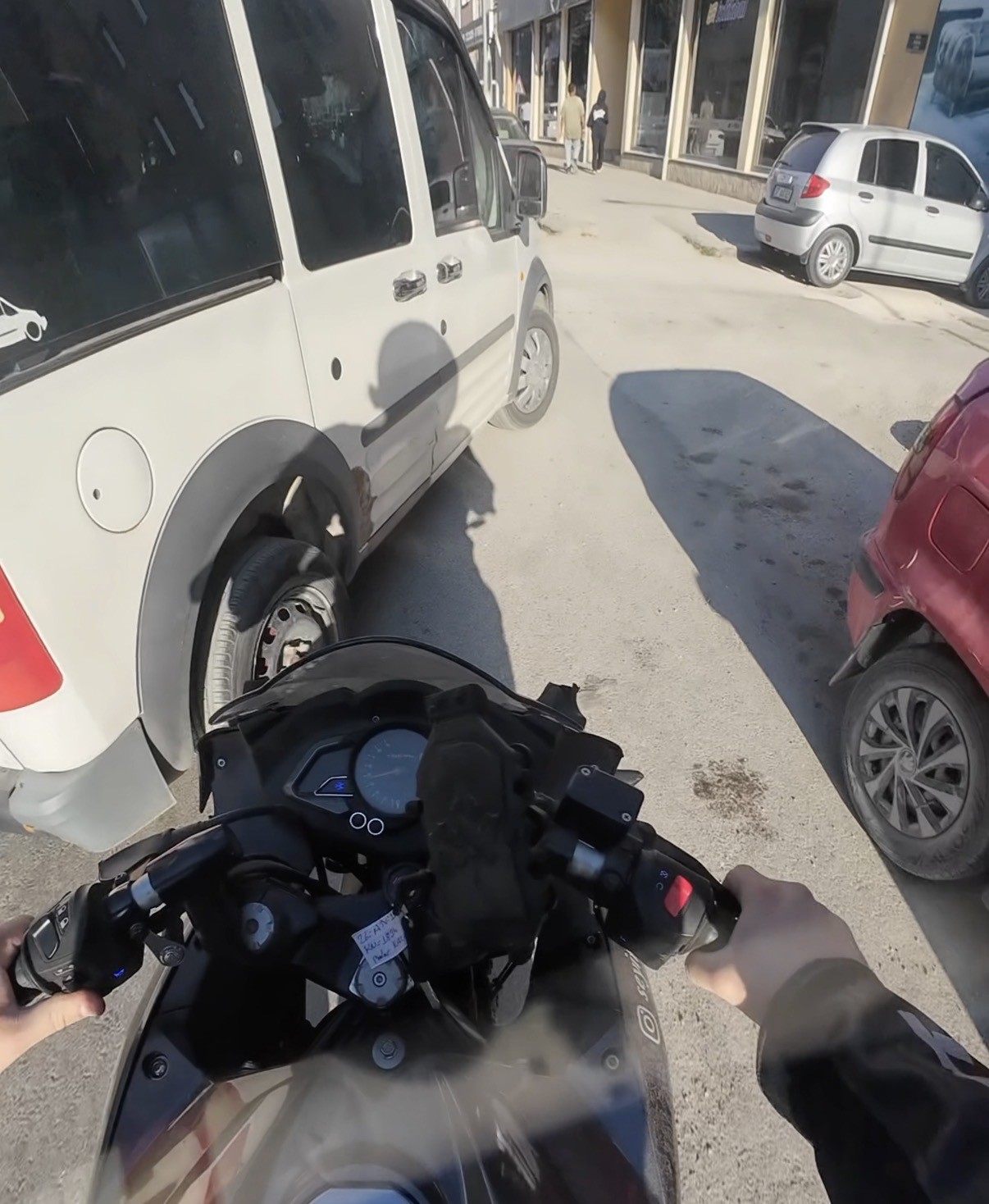 Kazadan sonra motosikletini teslim alan genç, 5 dakika sonra bir kaza daha yaptı