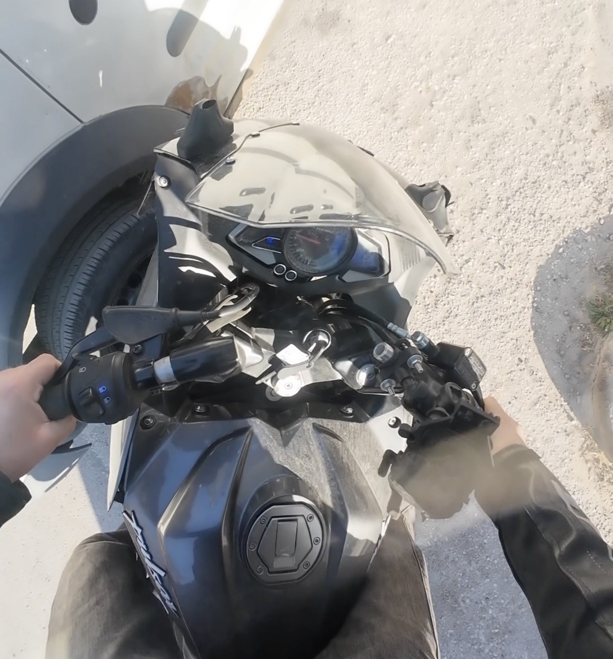 Kazadan sonra motosikletini teslim alan genç, 5 dakika sonra bir kaza daha yaptı