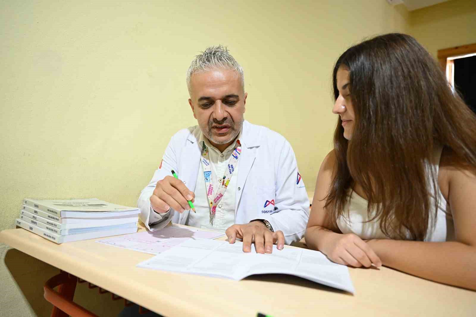 Mersin’de görme engelli Nisa’nın üniversite hayali gerçek oldu