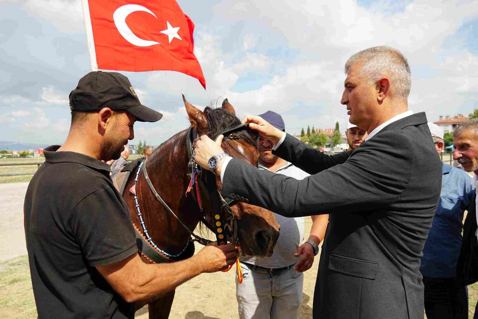 Rahvan at koşusunda altın kemer sahibini buldu