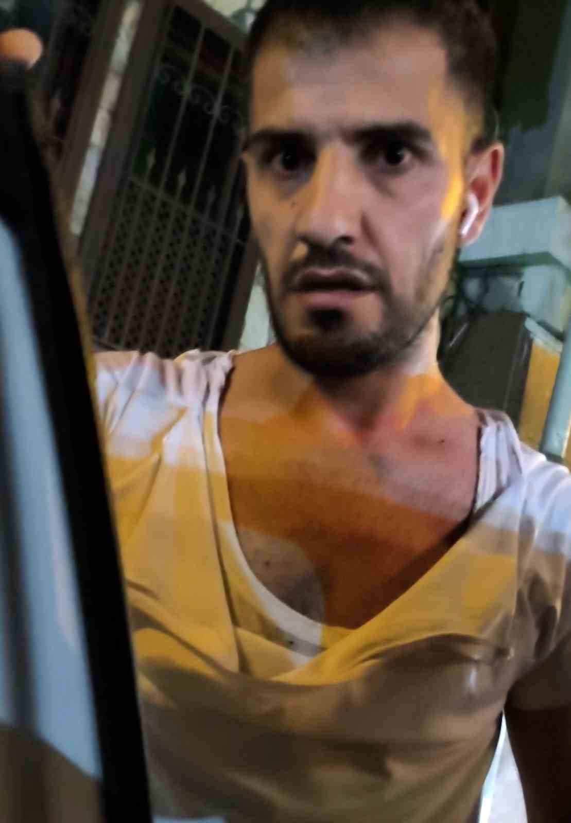 Karaköy’de taksiye binen Kanadalı turiste takside gasp sonrası bıçaklı yaralama iddiası
