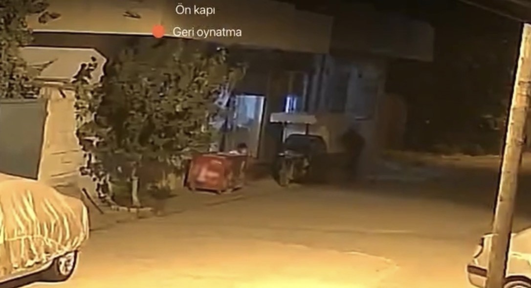 Mardin’de maskeli şahıs, gencin telefonunu kapıp kaçtı
