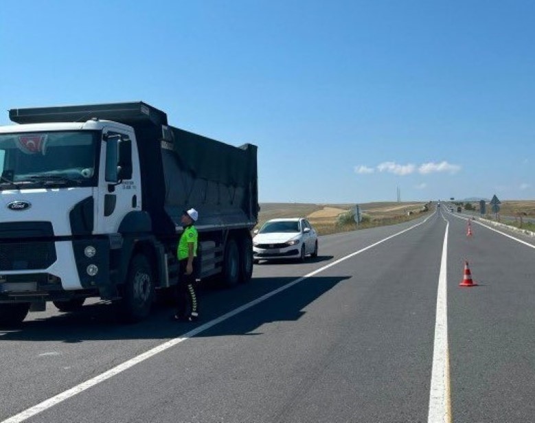 Kars’ta şehirler arası yollarda trafik denetimleri sürüyor