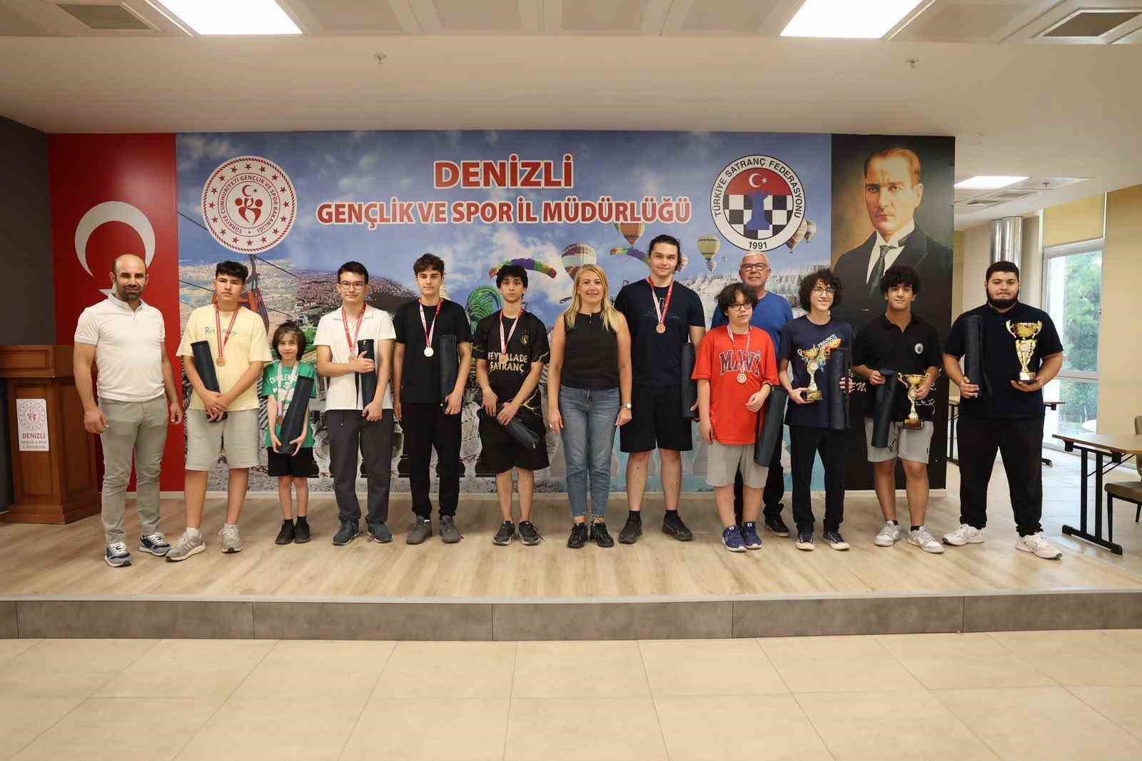 Merkezefendi’de turnuva şampiyonlarına ödülleri verildi