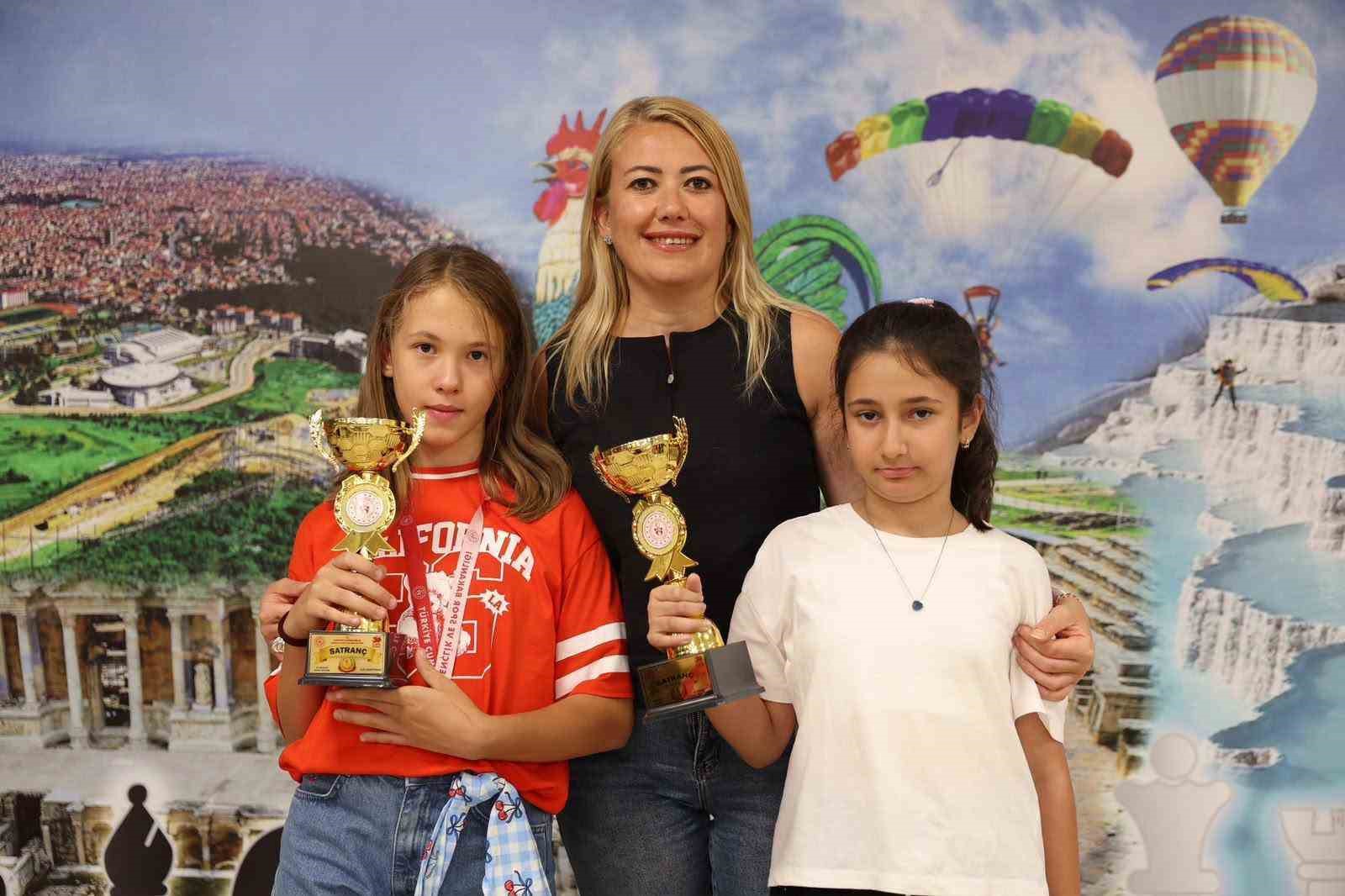 Merkezefendi’de turnuva şampiyonlarına ödülleri verildi