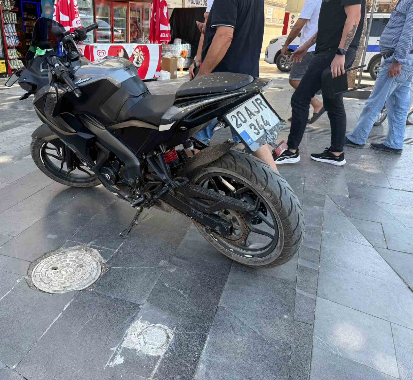 Serik’te hafif ticari araç ile motosiklet çarpıştı: 1 yaralı