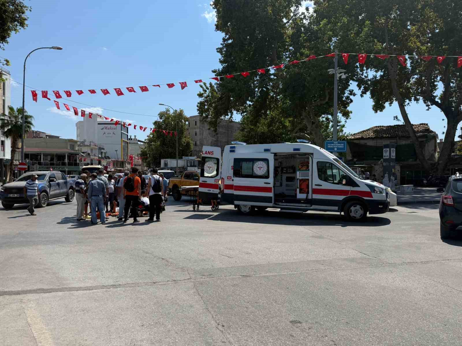Serik’te hafif ticari araç ile motosiklet çarpıştı: 1 yaralı