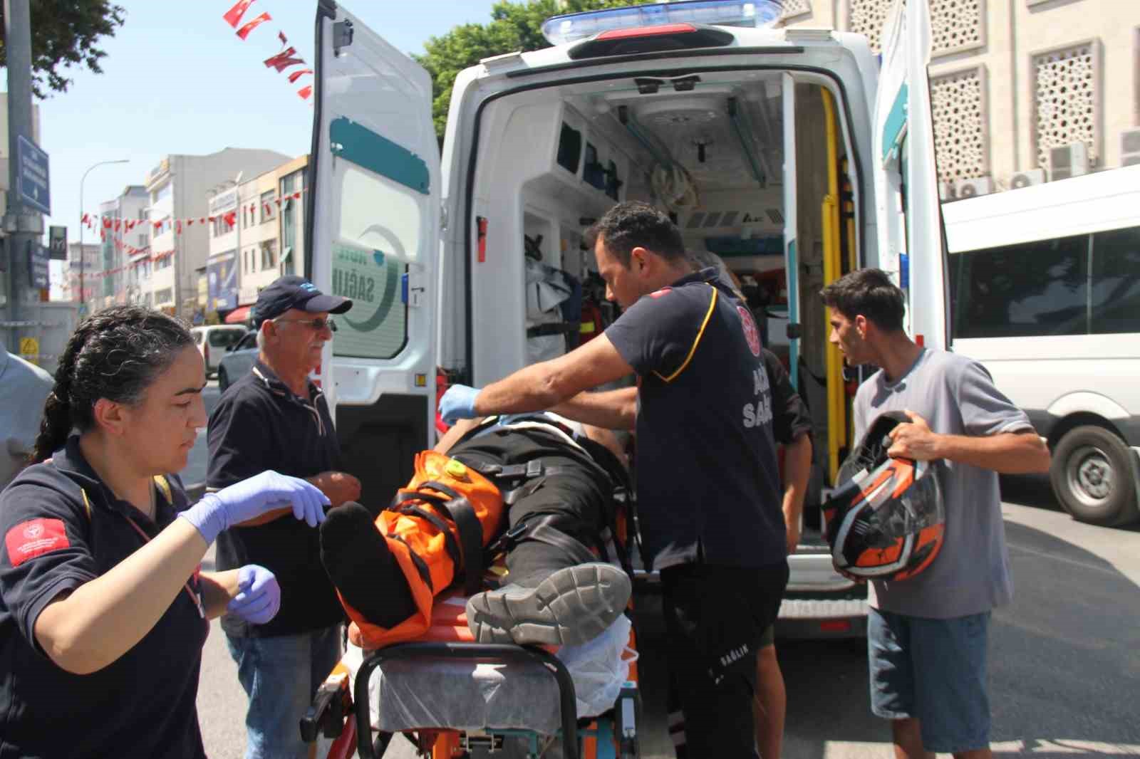 Serik’te hafif ticari araç ile motosiklet çarpıştı: 1 yaralı