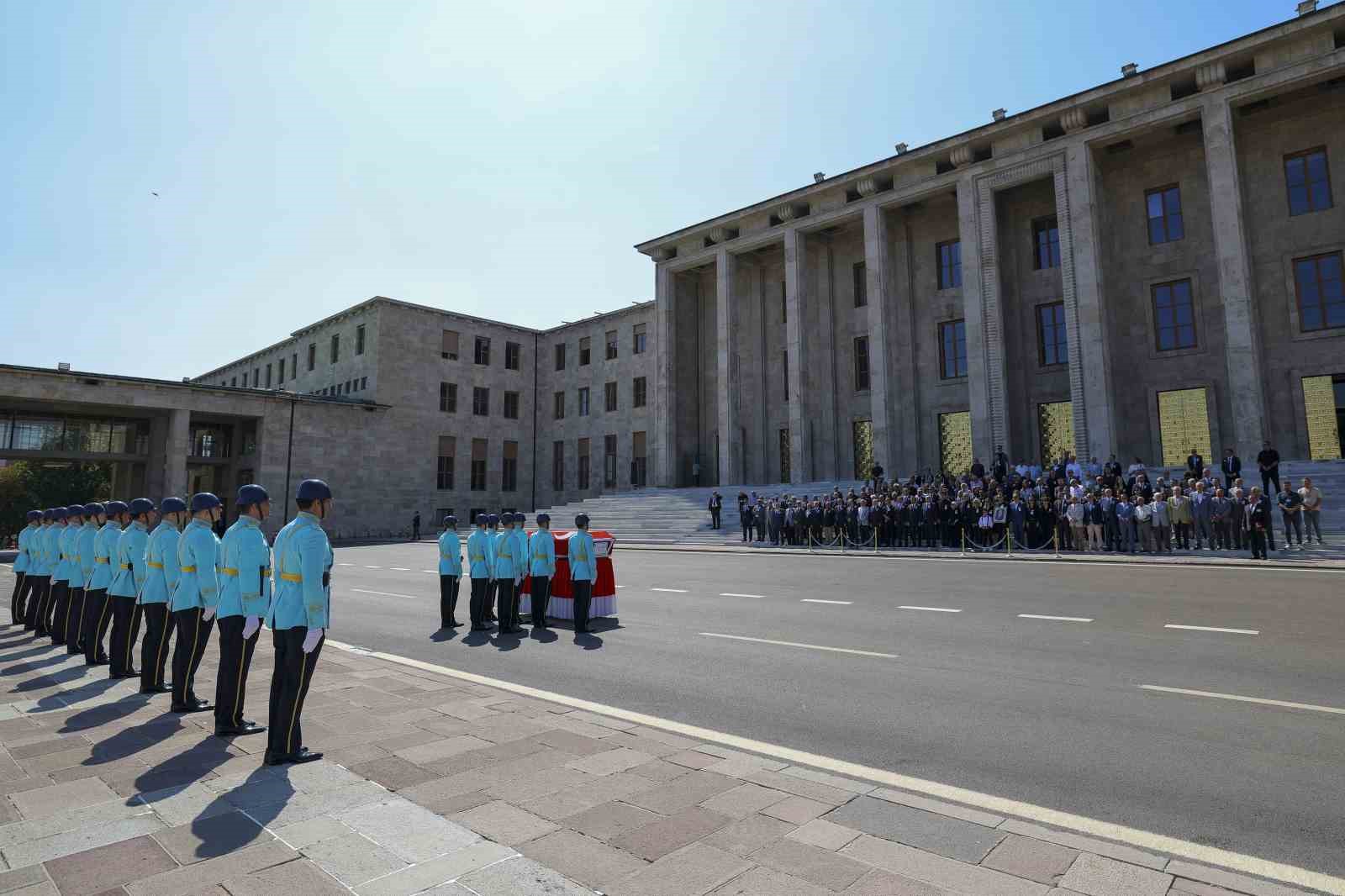 Eski CHP Milletvekili Mehmet Cevdet Selvi için TBMM’de cenaze töreni düzenlendi