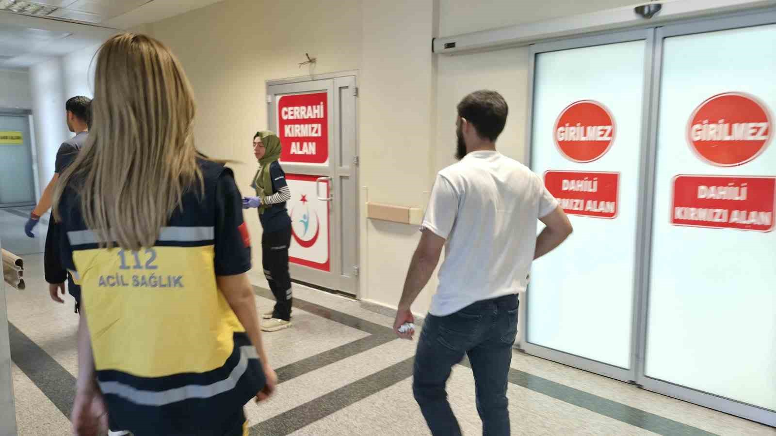 Başına fayans düşen işçi yaralandı