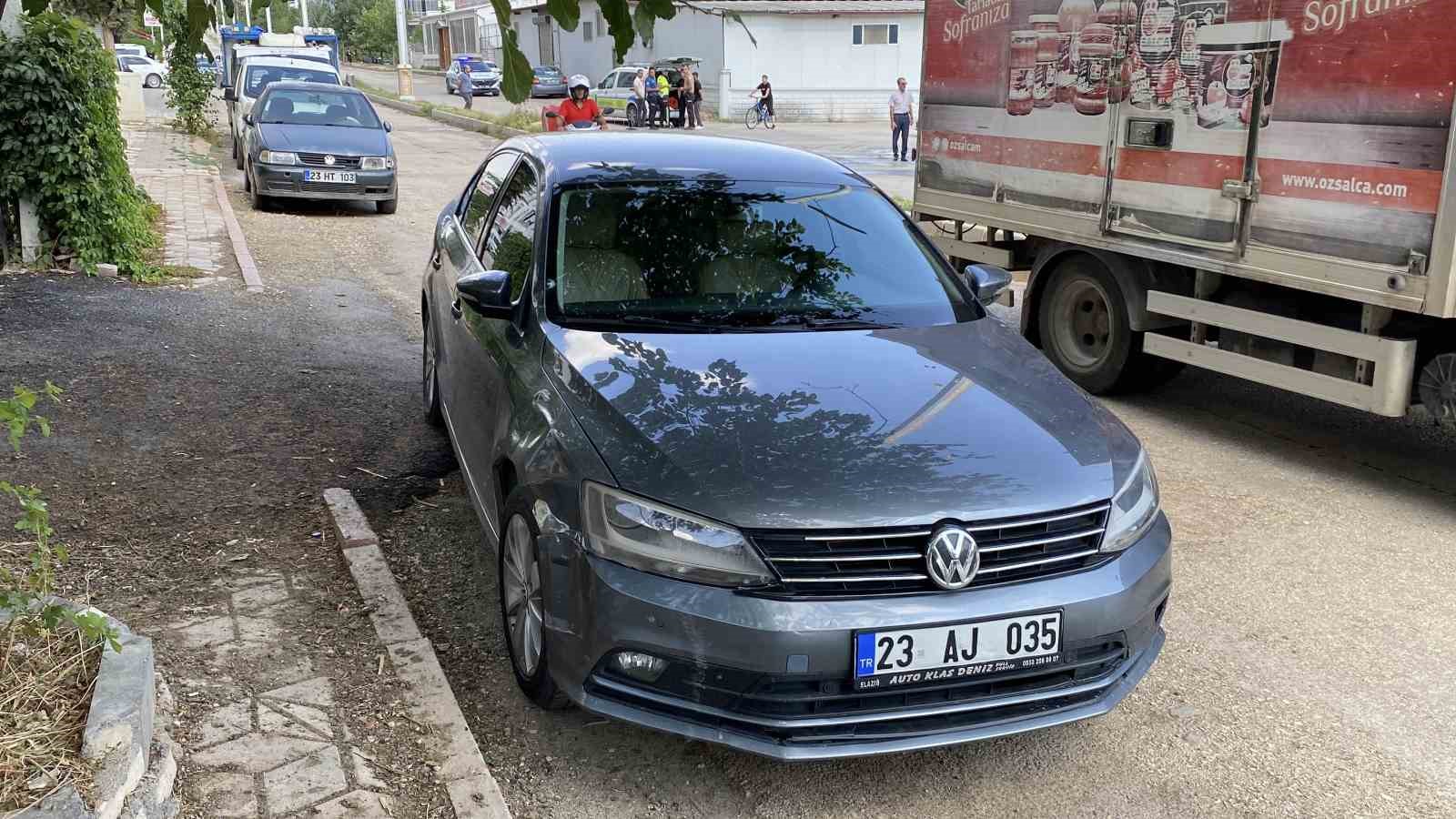 Elazığ’da bisiklet otomobile çarptı: 3 çocuk yaralandı