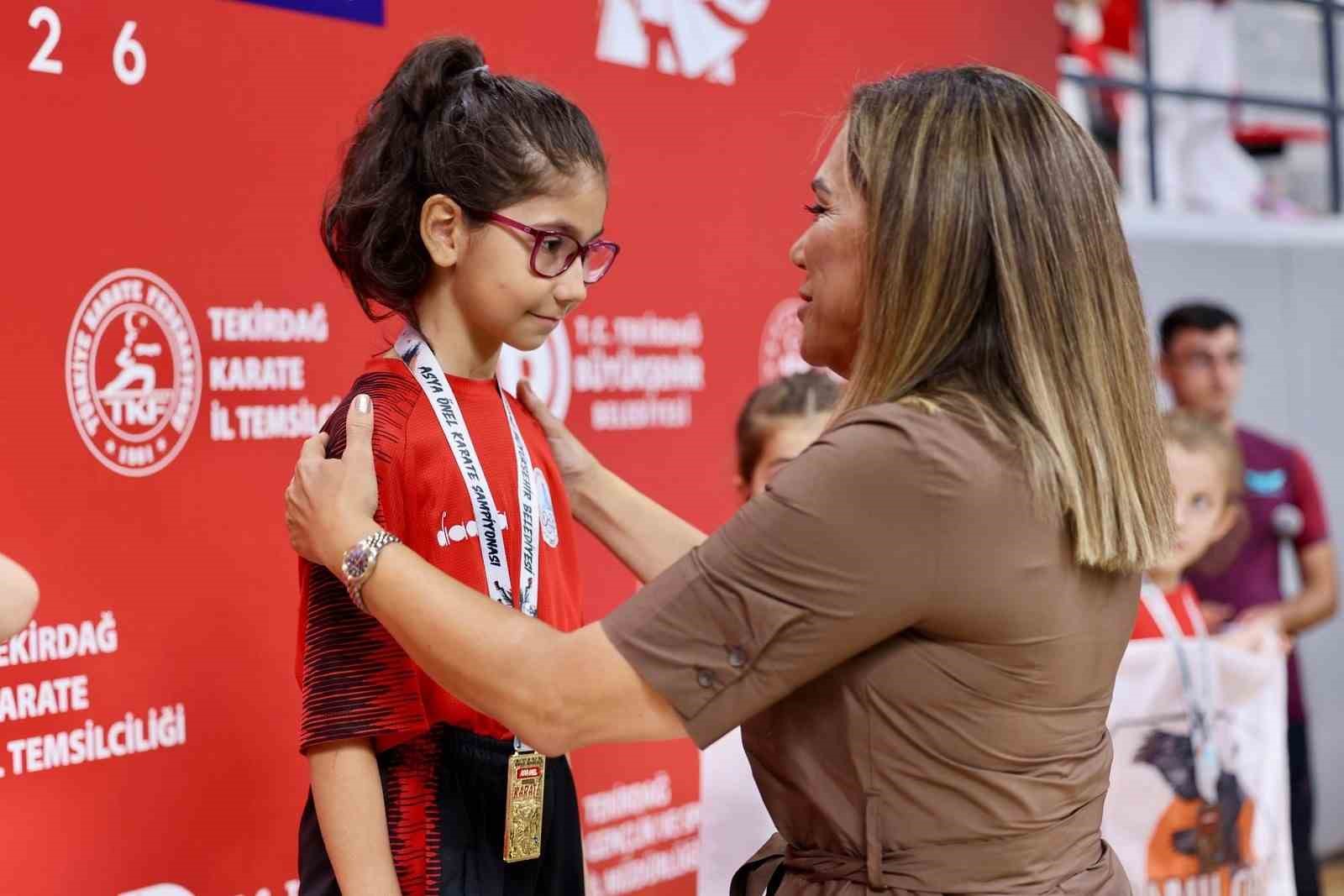 Asya’nın hayalleri yüzlerce çocuğun mücadelesine emanet