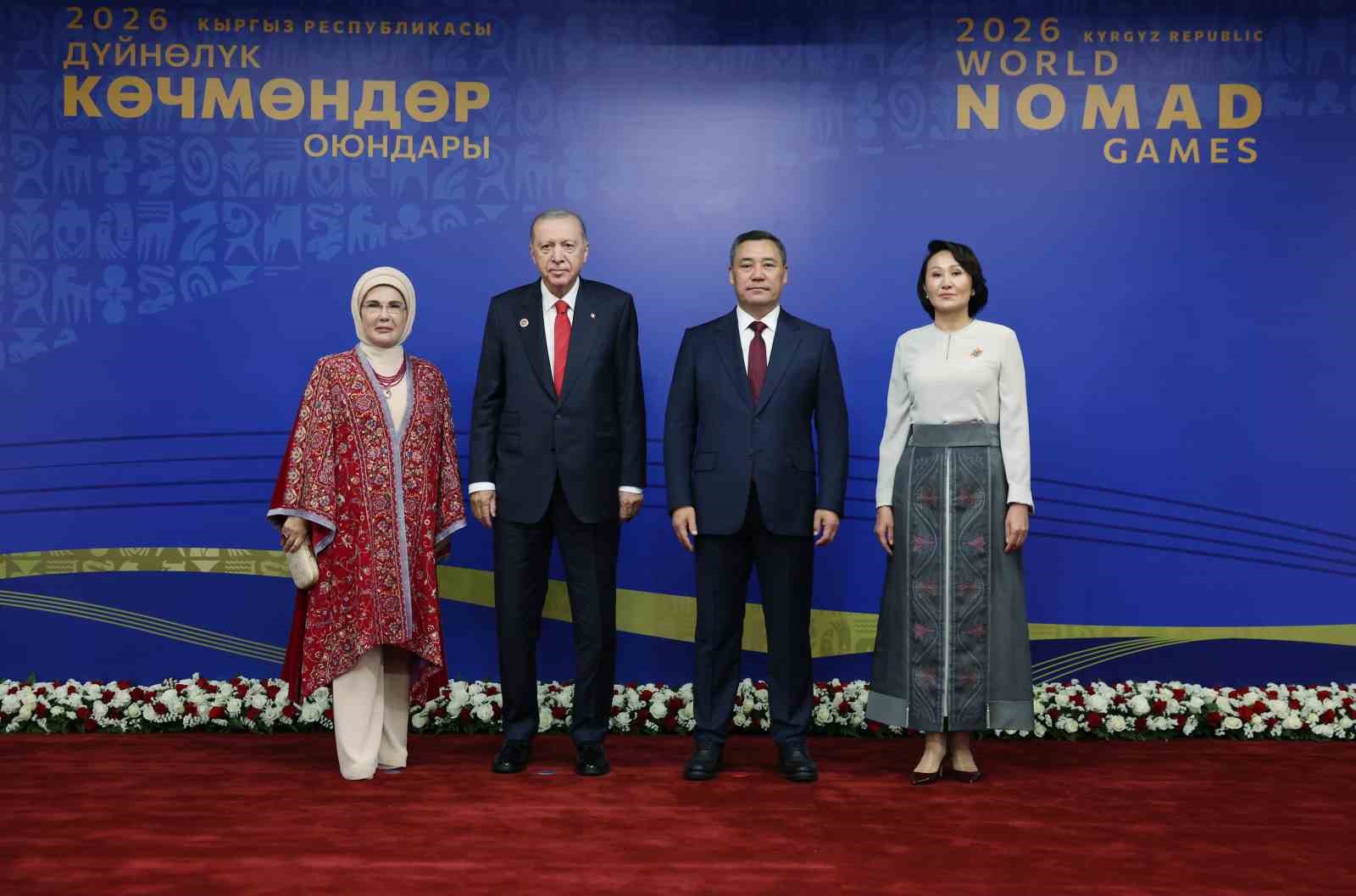 Cumhurbaşkanı Erdoğan, Bişkek Arena’da Kırgız mevkidaşı Caparov tarafından karşılandı