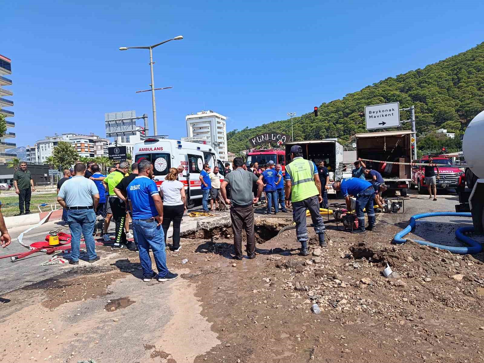 Göçükte mahsur kalan işçi için zamanla yarış