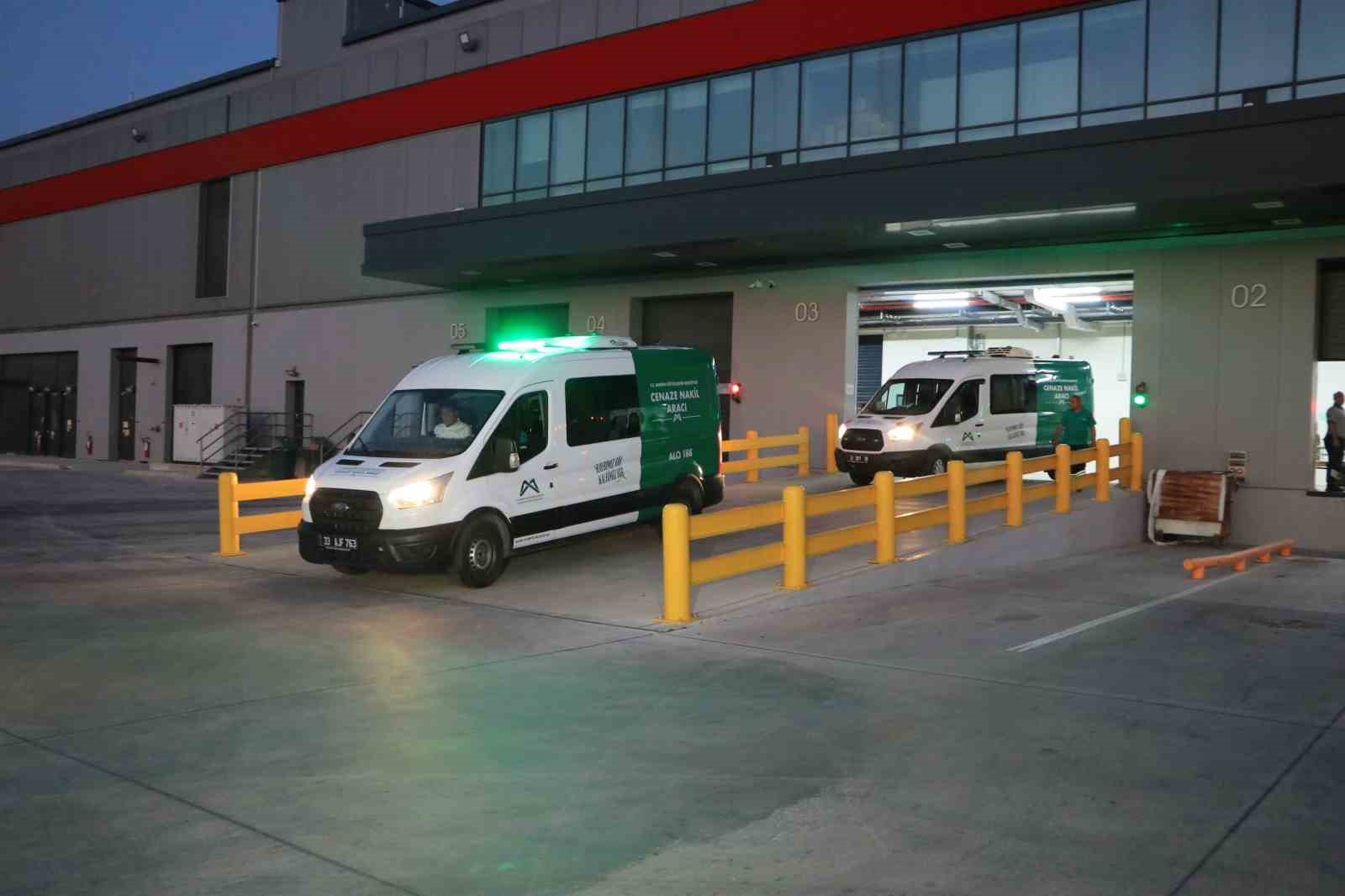 Girne’deki feribot faciasında ölen 2 kişinin cenazesi Mersin’e getirildi