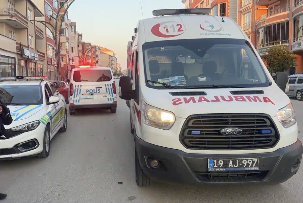 Çorum’da motosiklet ile bisiklet çarpıştı: 2 yaralı