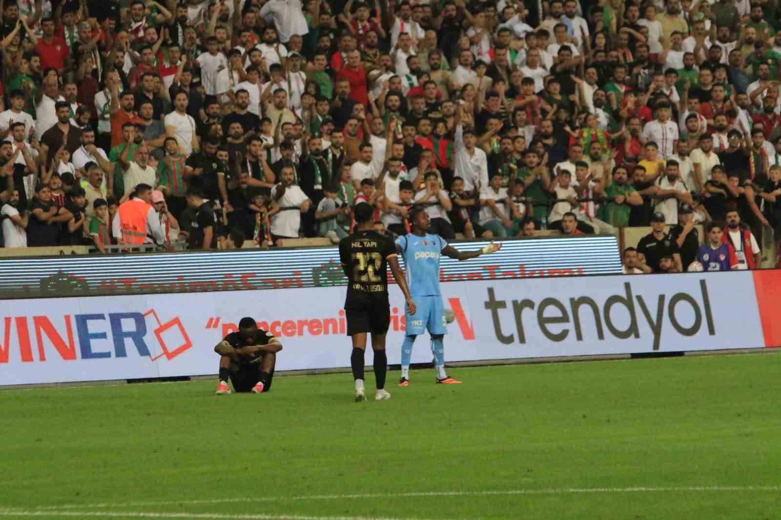 Tredyol Süper Lig: Amed Sportif Faaliyetler: 1 - Trabzonspor: 1 (İlk yarı)