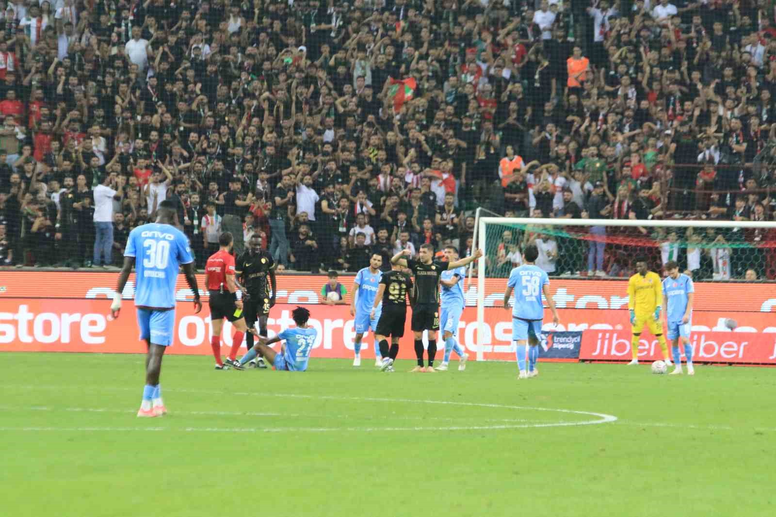 Tredyol Süper Lig: Amed Sportif Faaliyetler: 1 - Trabzonspor: 1 (İlk yarı)