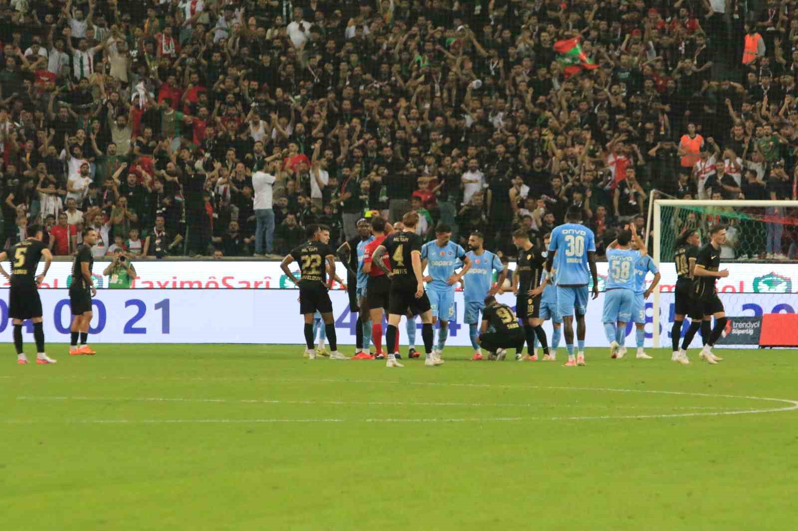 Tredyol Süper Lig: Amed Sportif Faaliyetler: 1 - Trabzonspor: 1 (İlk yarı)