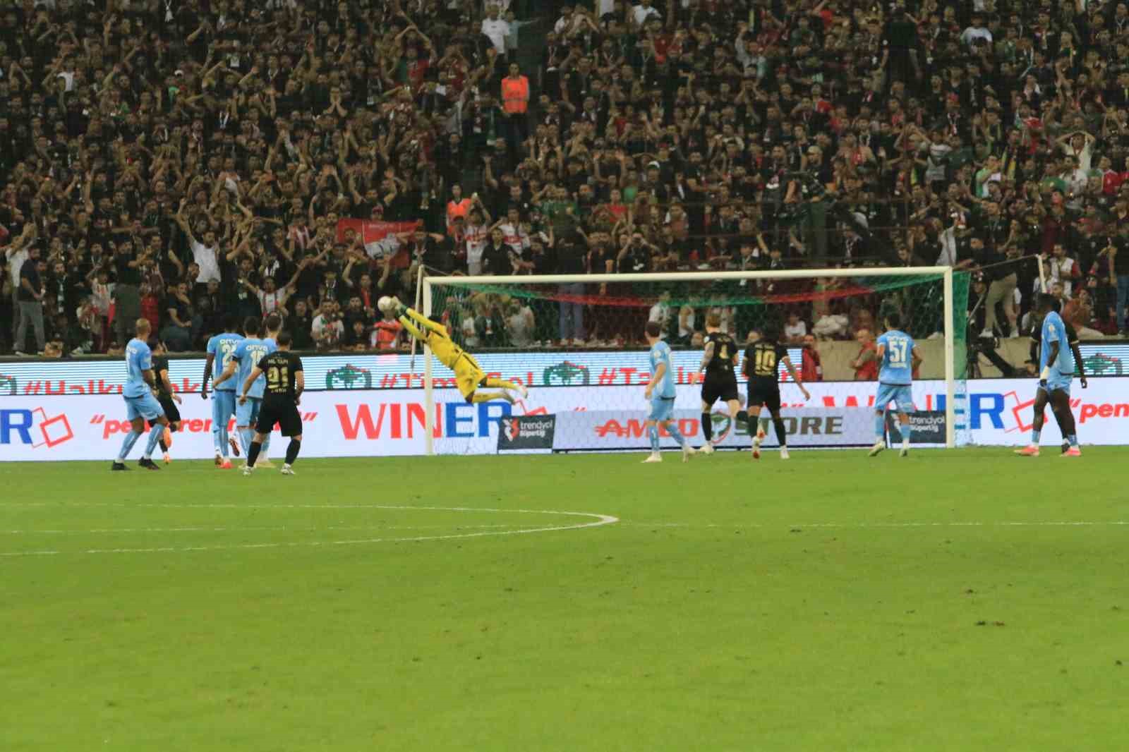 Tredyol Süper Lig: Amed Sportif Faaliyetler: 1 - Trabzonspor: 1 (İlk yarı)