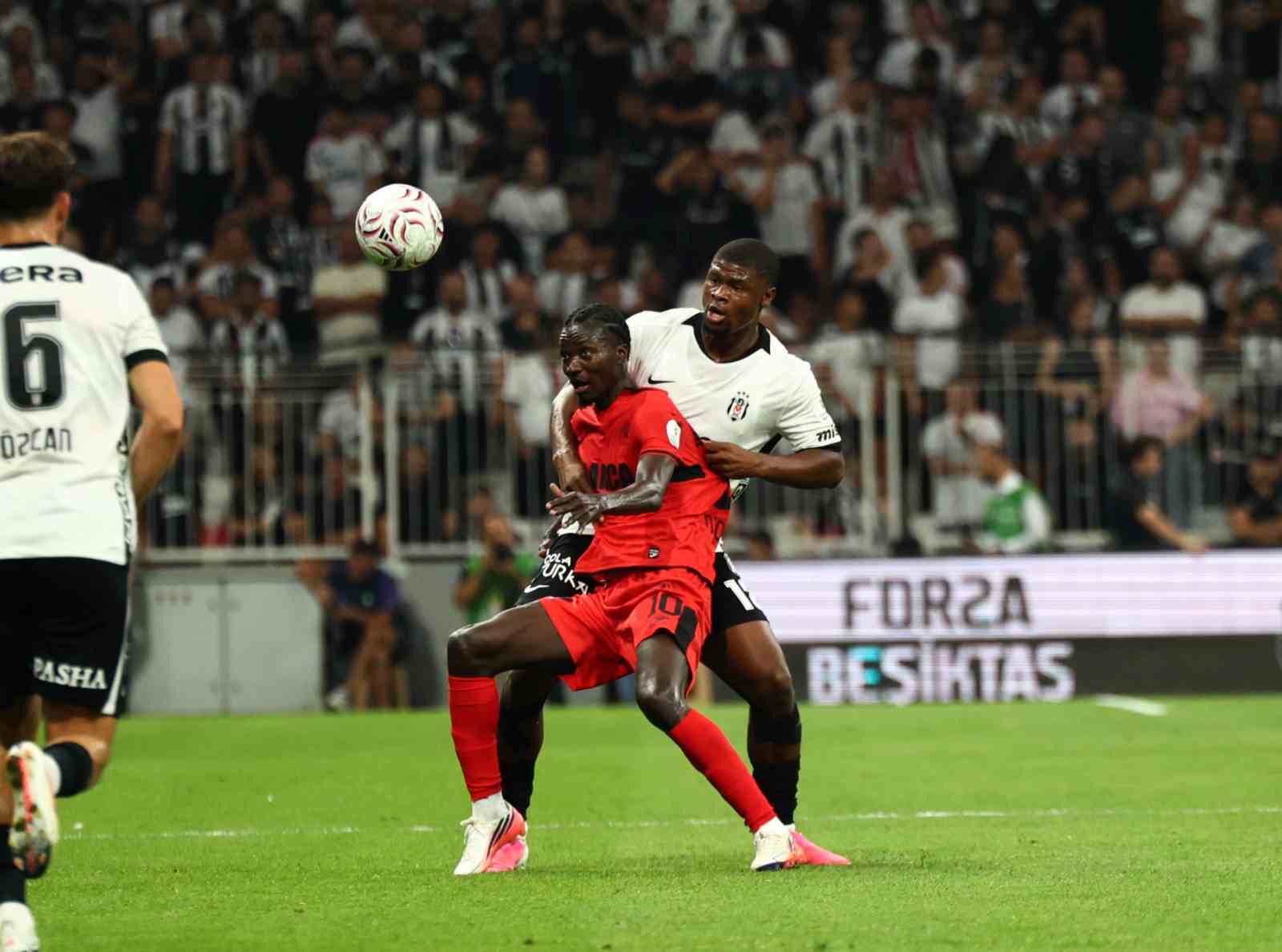 Trendyol Süper Lig: Beşiktaş: 2 - Çorum FK: 0 (İlk yarı)