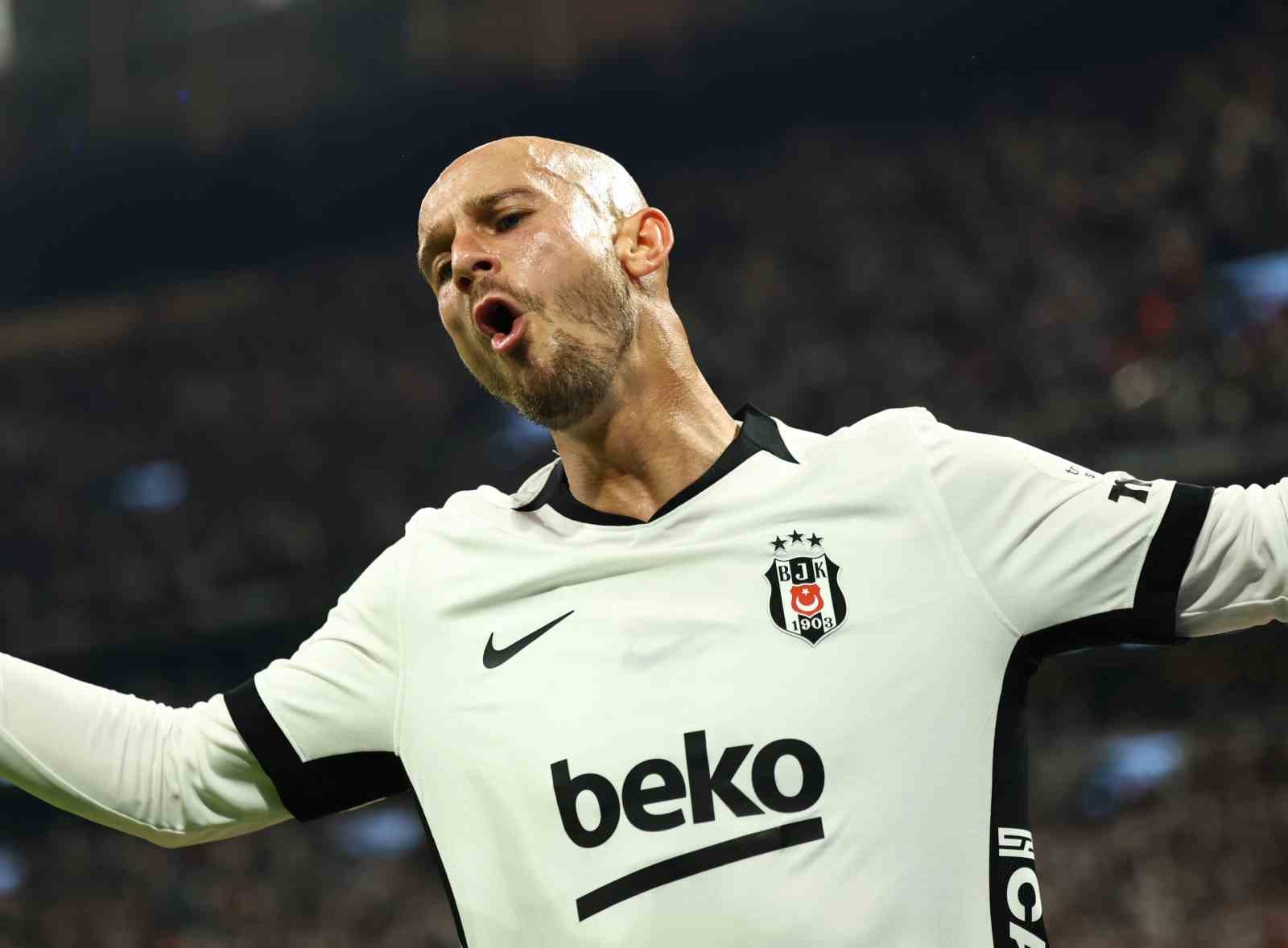Trendyol Süper Lig: Beşiktaş: 2 - Çorum FK: 0 (İlk yarı)